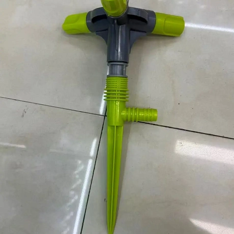 Разбрызгиватель "Green" на колышке 3 лейки 26см. ДоброСад